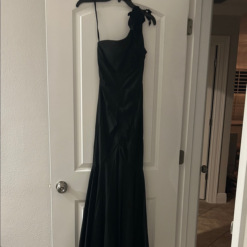 Elegant One Shoulder Black Evening Gown